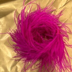 Zara Ostrich Feather Rhinestone Bracelet Fuchsia New no 🏷️✨✨✨🔥